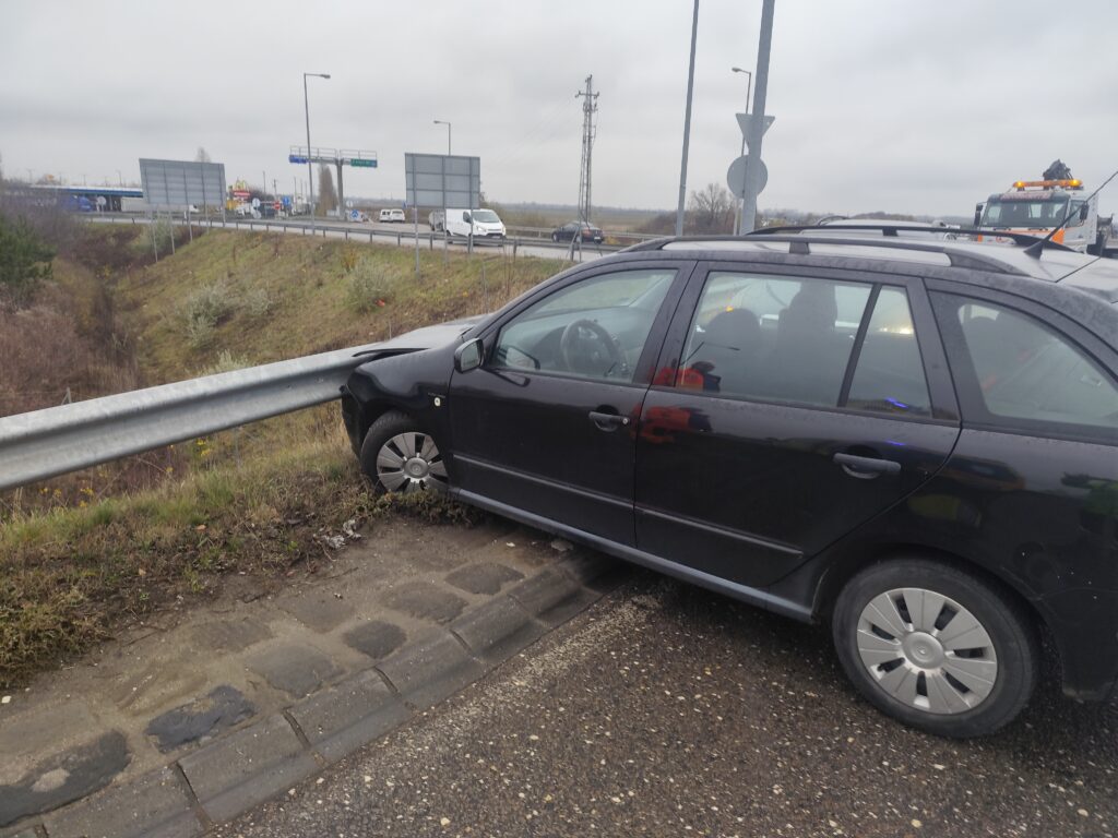 Mit tegyél ha megcsúszik az autód jeges úton Pest megyében? 1 Mit tegyél ha megcsúszik az autód jeges