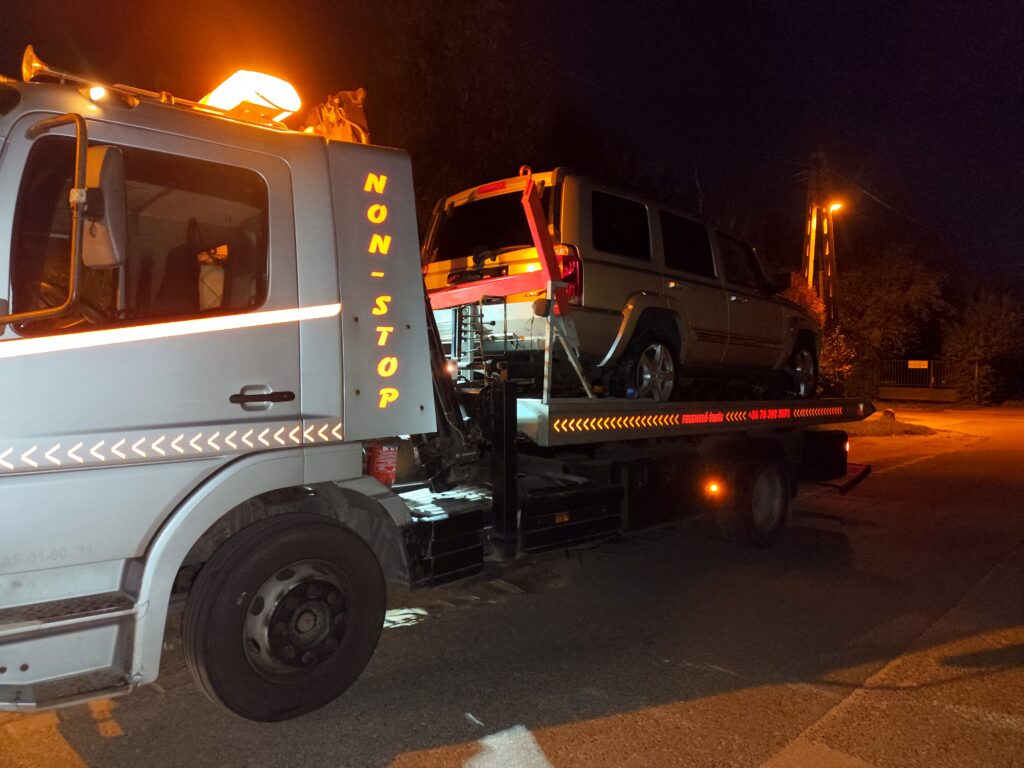 Autómentés M4 autópályán Azonnal hívható 0-24 ! 1 Autómentés M4 autópályán Autómentő 0-24